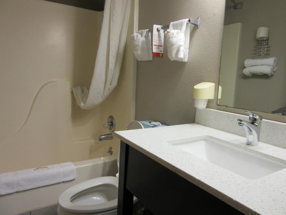 ซูเปอร์ 8 บาย วินด์แฮม เบทฟอร์ด แอร์พอร์ต เวสต์ Motel เบดฟอร์ด ภายนอก รูปภาพ